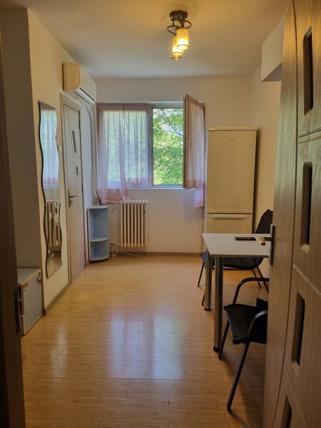 Titan, Piata Minis, parc Brancusi,