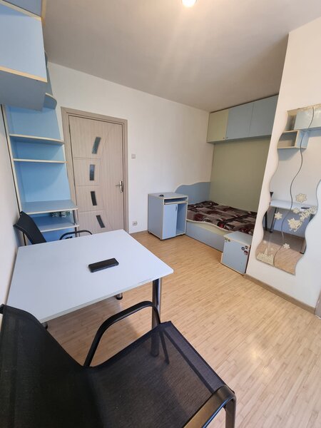 Titan, Piata Minis, parc Brancusi,